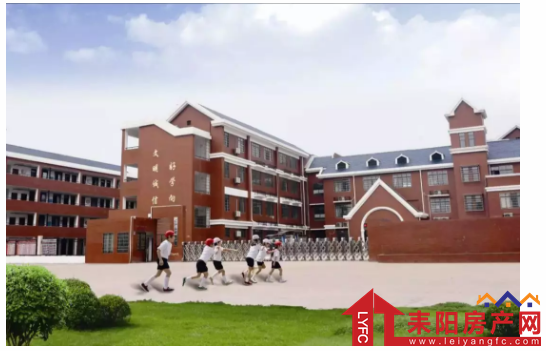 7大私享价值体系,筑一城以揽城市盛境,得一府以观盛世繁华,紫荆府,以
