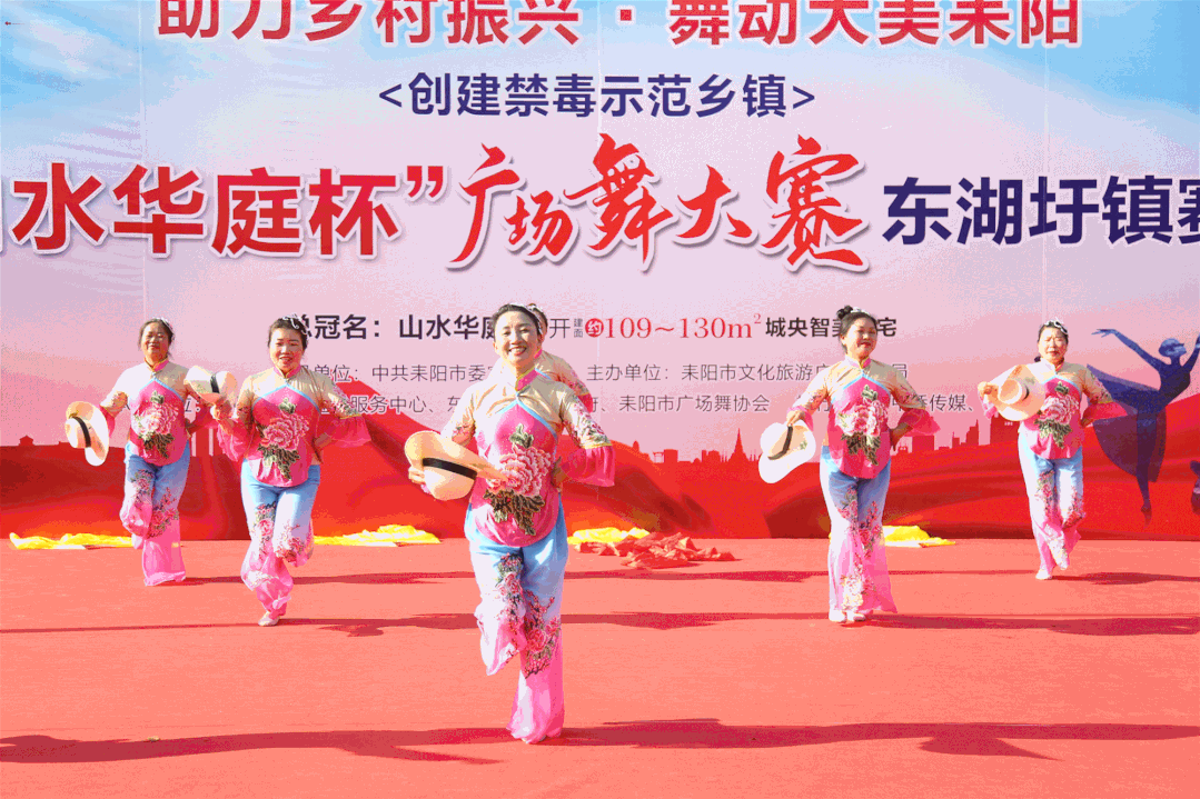 昨天，东湖圩镇这群跳广场舞的姐姐们火了！